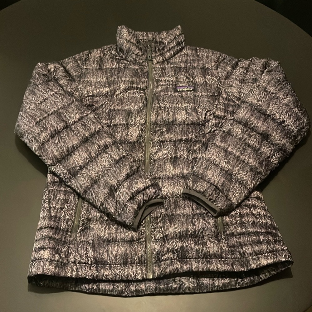 Patagonia Women's Down Full Zip Puffer Jacket Forestland Pattern Nature Size M